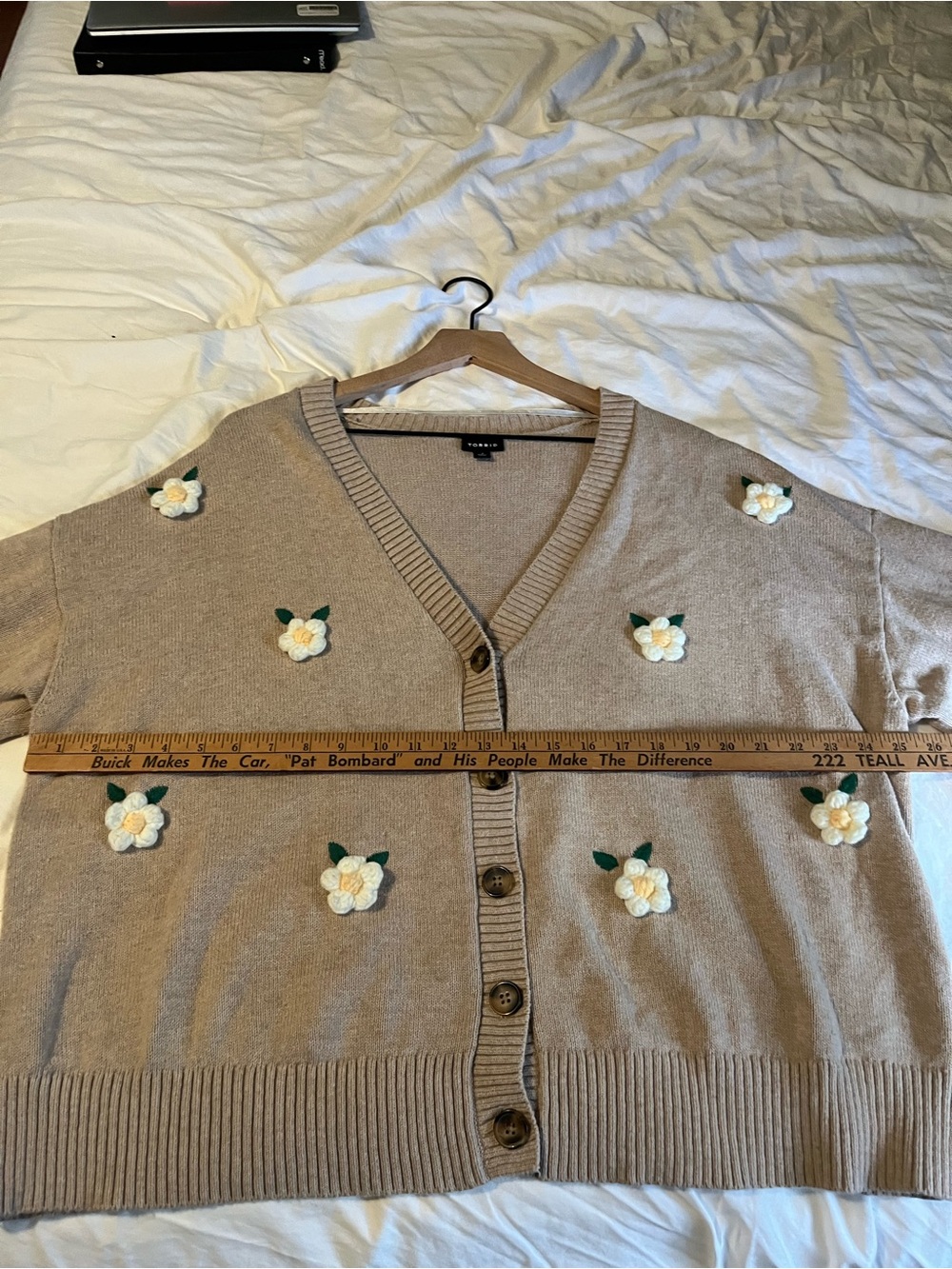 Torrid Beige Floral Appliqué Boxy Cardigan Sweater Size 2X 100% Cotton - Picture 8 of 10